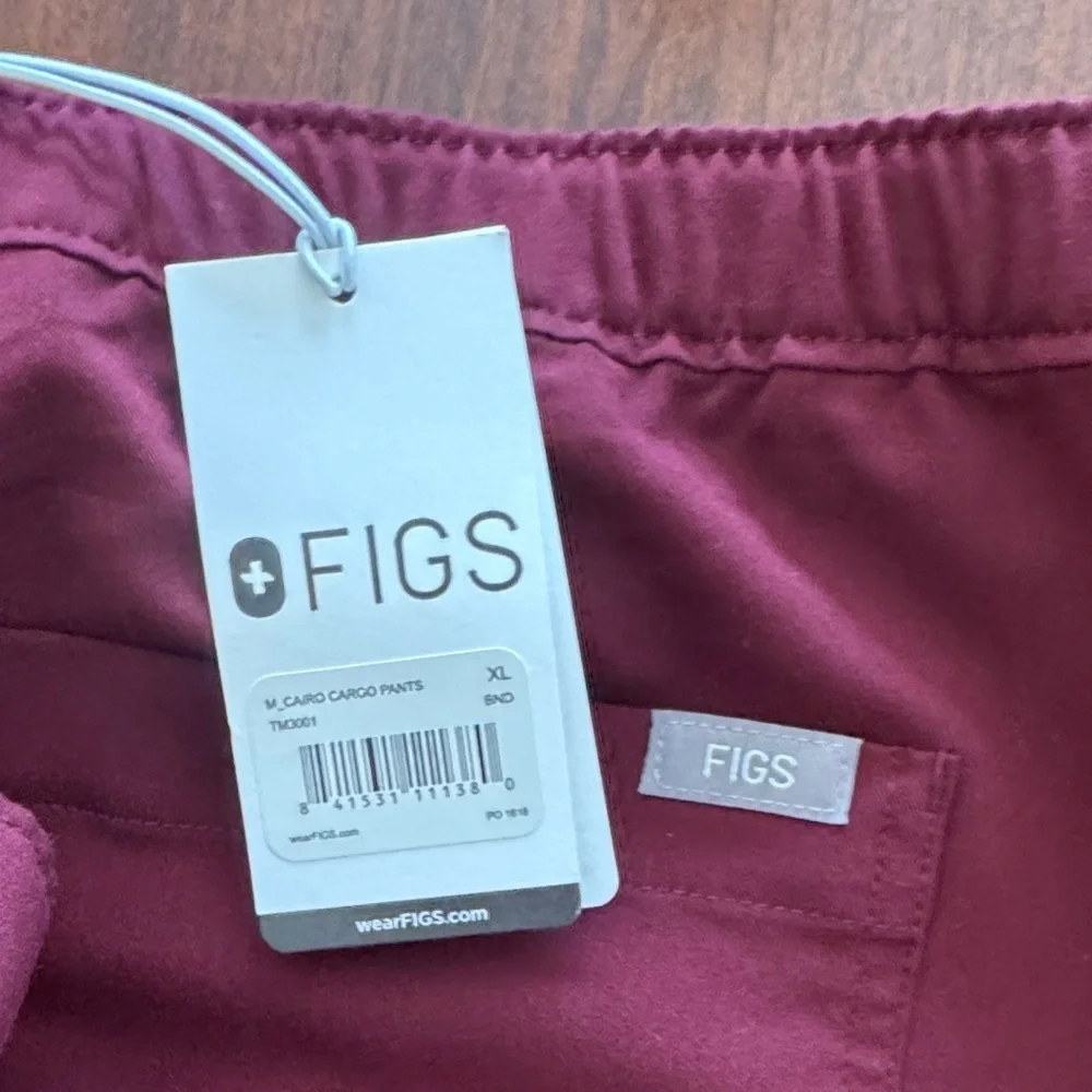 Figs NWT Men’s Cairo Cargo Workwear Maroon Scrub Pants